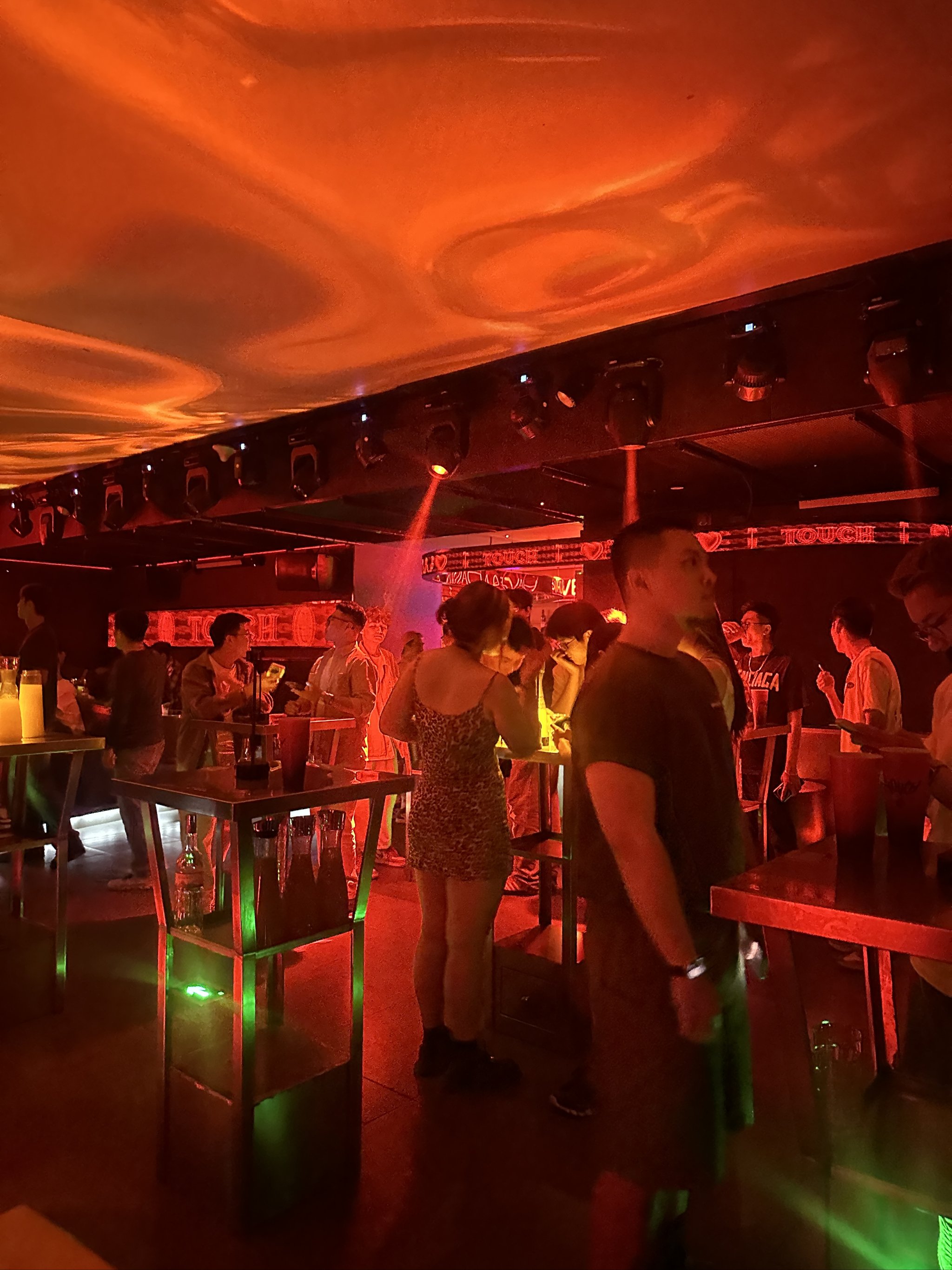 苏州商务KTV：划算还是贵？-吴江区ktv预定